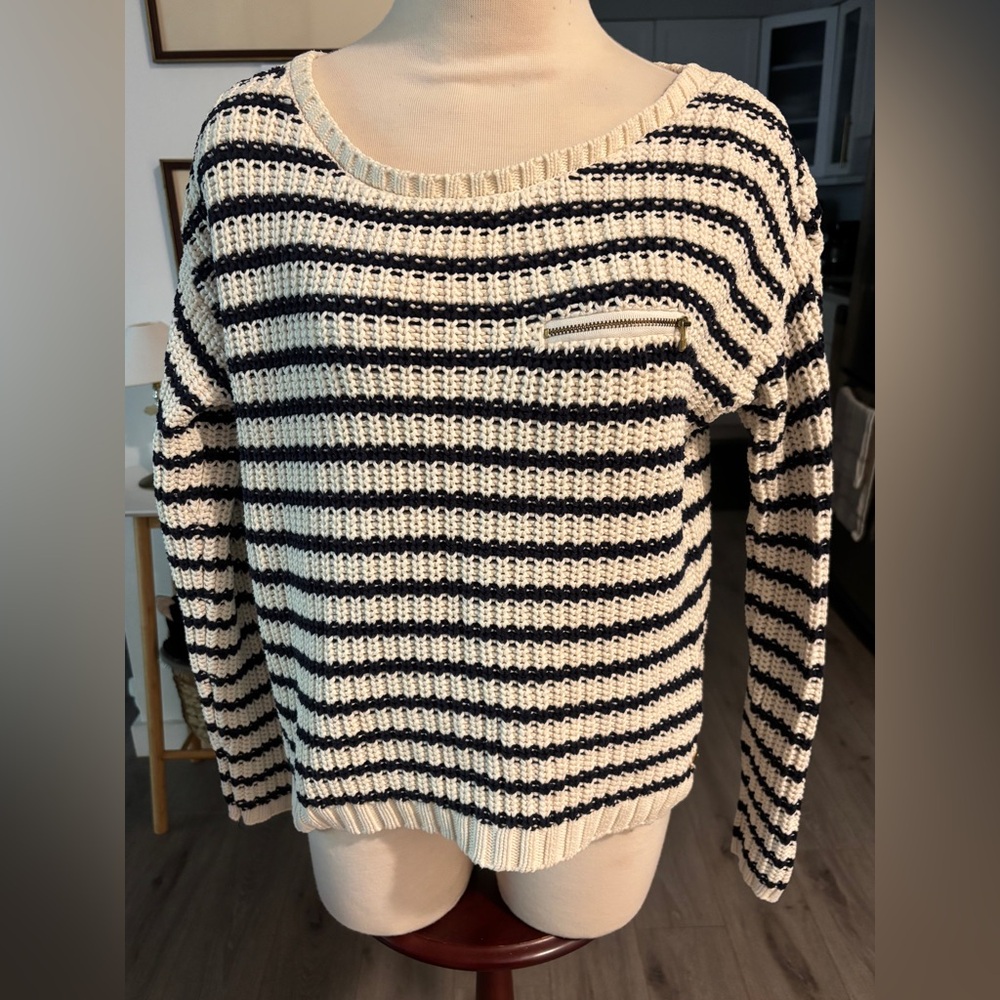 Tommy Striped Crewneck Knit Sweater in Cream and Black. Size M